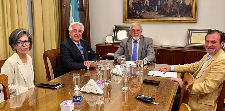 CONVENIO MARCO DE COOPERACIÓN INSTITUCIONAL ENTRE LA UNIVERSIDAD DEL MUSEO SOCIAL ARGENTINO Y LA AAJC